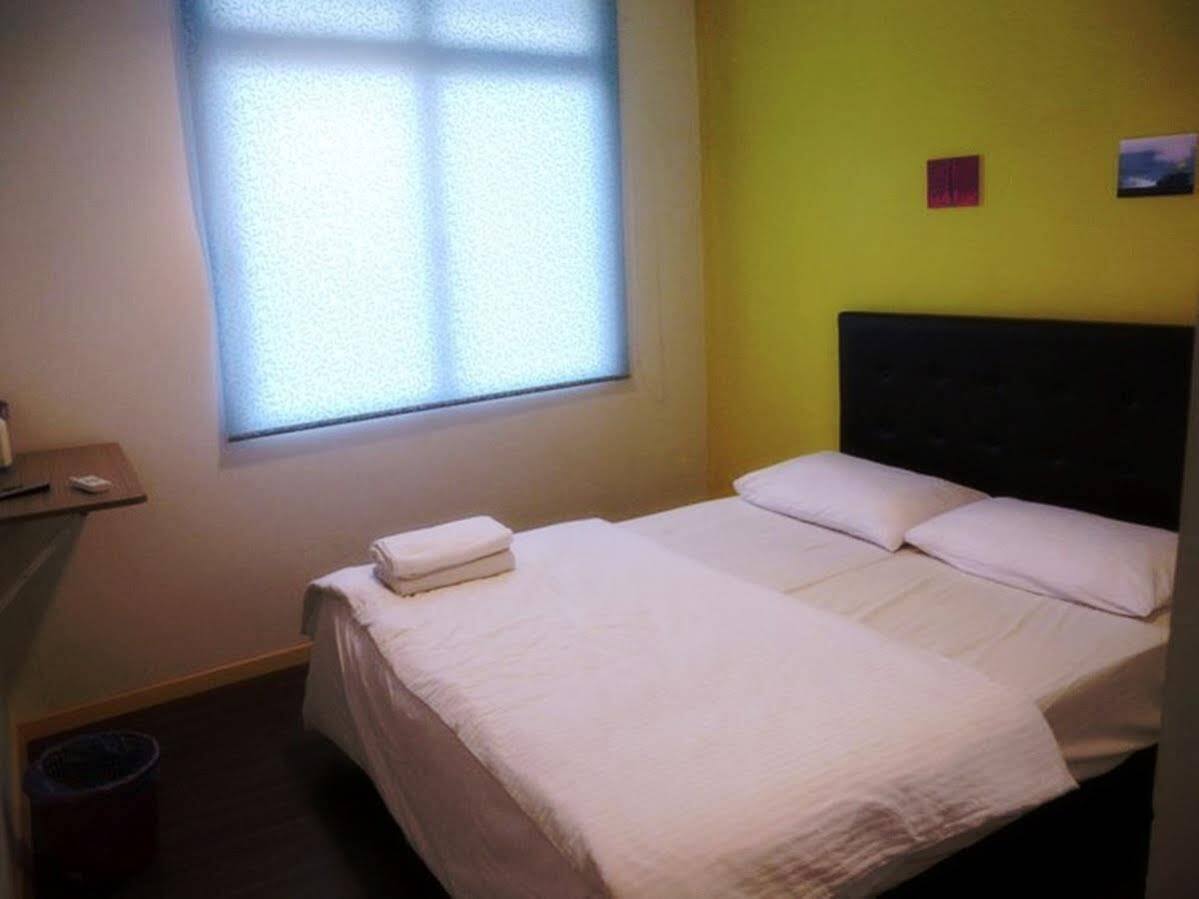 Oyo 90281 Hotel Taj Seksyen 13 Shah Alam Buitenkant foto